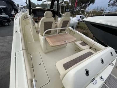 2019 Chris-Craft Catalina 30 4
