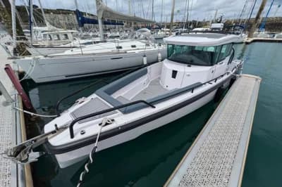 2023 Axopar 28 Cabin 2