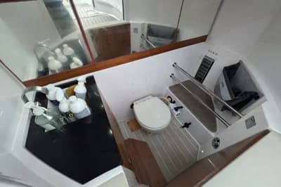 2023 Axopar 28 Cabin 4