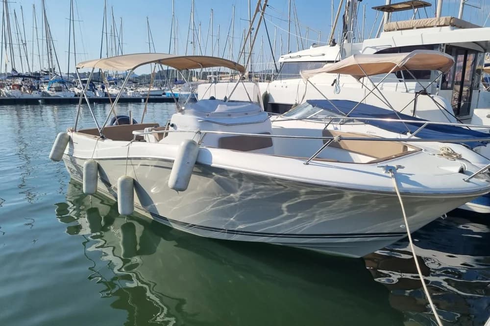2013 Jeanneau Cap Camarat 7.5 CC Serie 2