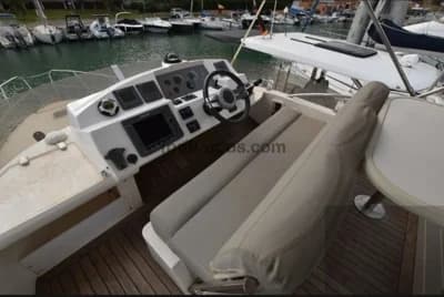 Sealine F34 Flybridge 5