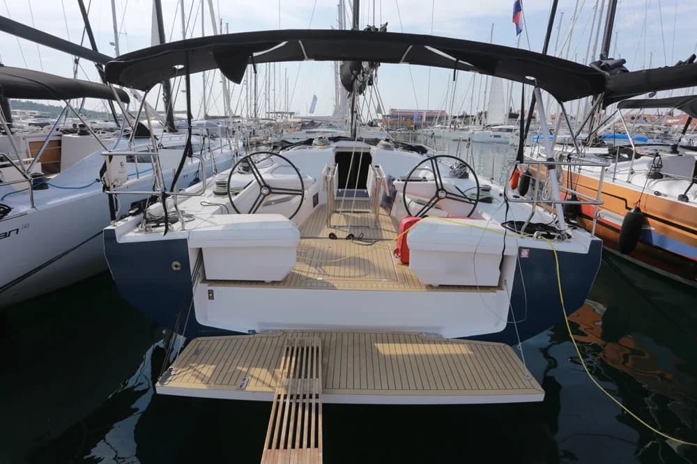 Elan E6
