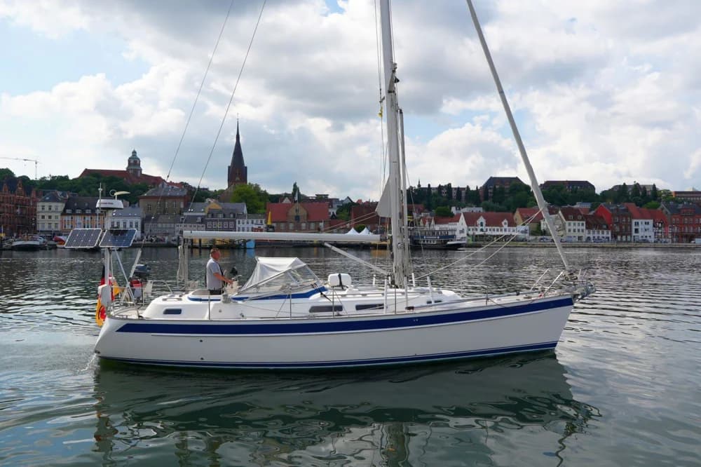 2005 Hallberg-Rassy 37