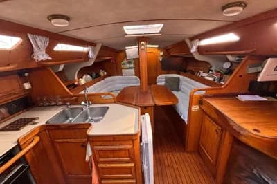 1986 Jeanneau Sun Shine 38 4