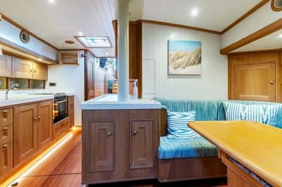 2019 Puffin 50 4