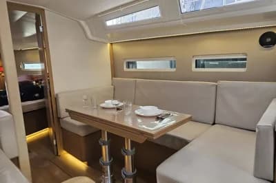 2019 Jeanneau Sun Odyssey 410 5
