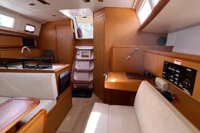 2013 Jeanneau Sun Odyssey 379 3