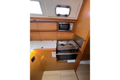 2013 Jeanneau Sun Odyssey 379 4