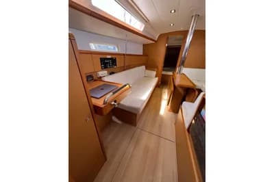 2013 Jeanneau Sun Odyssey 379 5
