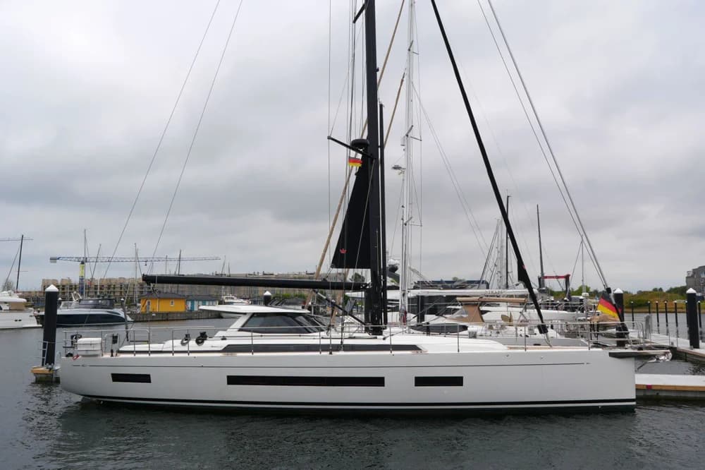 2023 Amel 60