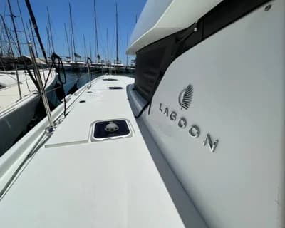2021 Lagoon 42 3