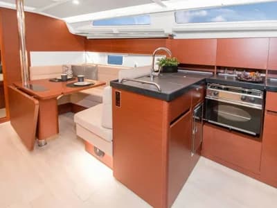 2022 Hanse 388 4