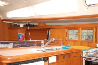 2006 Hunter 38 4