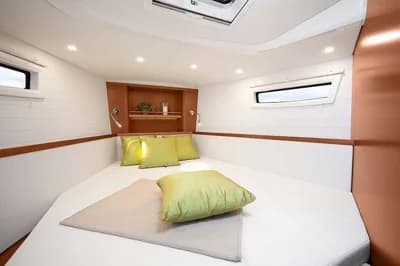 2021 Bavaria Vision 42 5
