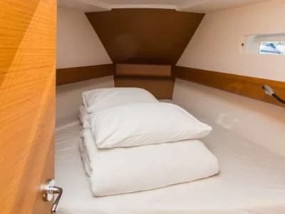 2018 Jeanneau Sun Odyssey 449 3