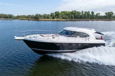 Rivièra 4700 Sport Yacht 3