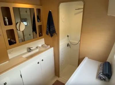 2016 Lagoon 42 Boat for Sale in Athens 3
