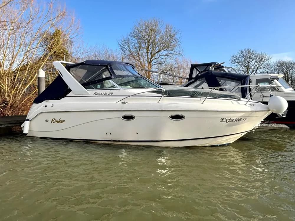2000 Rinker 270 Fiesta Vee Boat for Sale in Bray