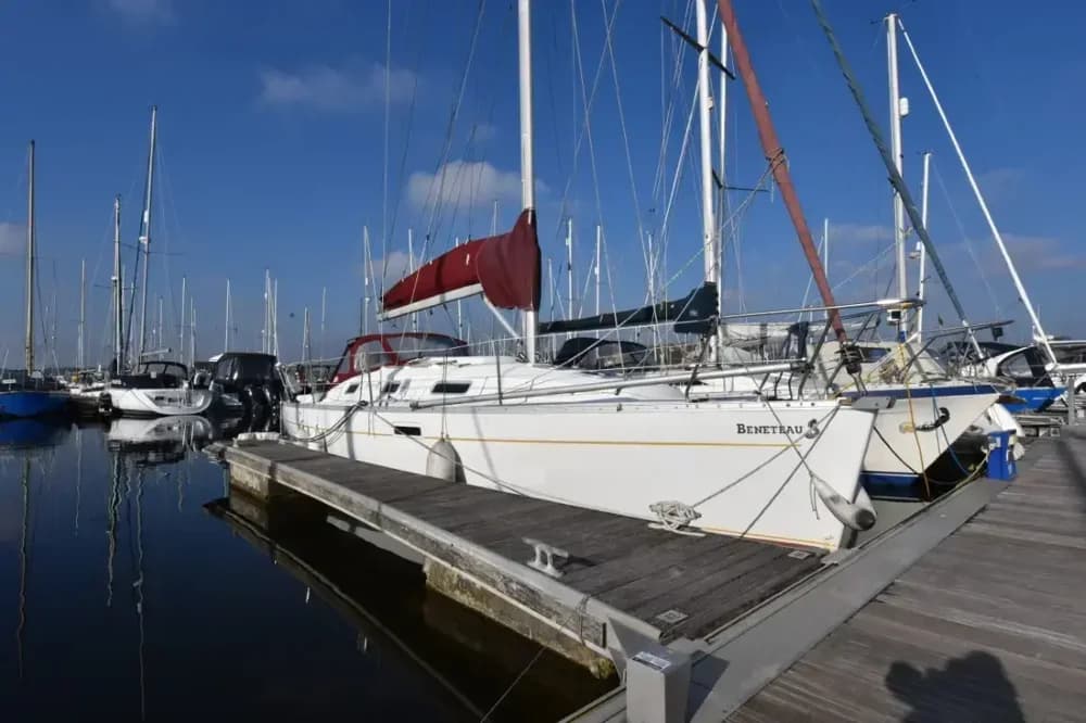 1999 Beneteau Oceanis Clipper 311 Boat for Sale in Poole