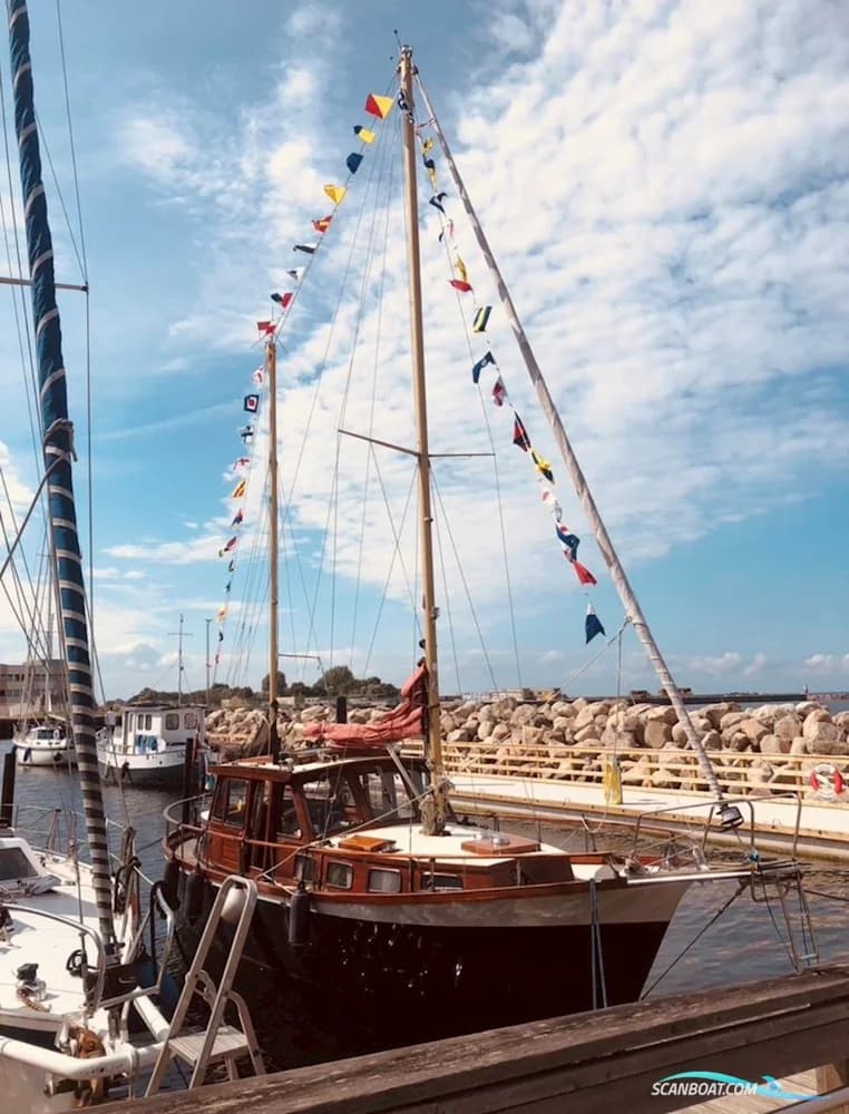 Nauticat 33