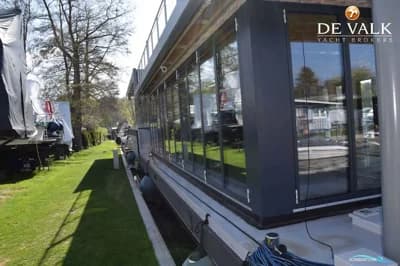 Luxe Motor 24 m 2
