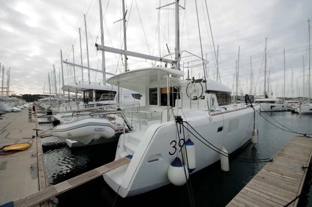 Lagoon 39