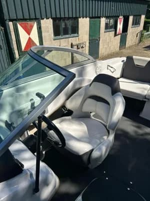 Four Winns H180 Bowrider Outboard 3