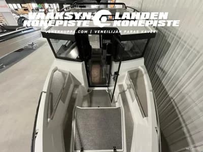 Buster Magnum Cabin 3