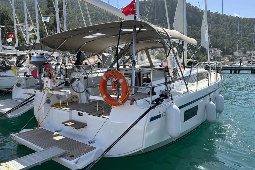 Bavaria C38