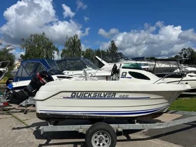 Quicksilver 420 CABIN 2