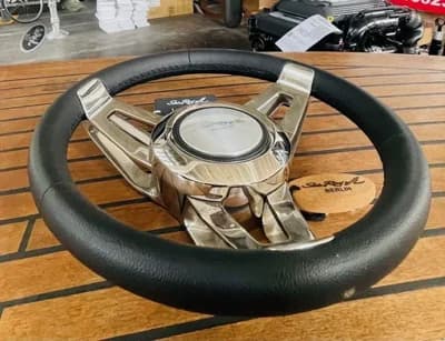 Sea Ray ISOTTA Sea Ray Berlin Lenkrad 5