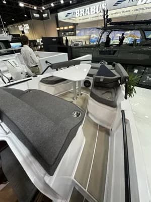 Axopar 38 Cross Cabin 4