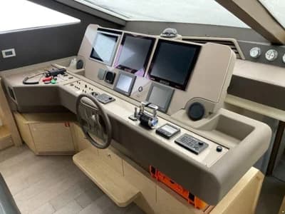 Ferretti 720 5
