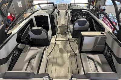 2025 Yamaha Boats 255XD 3