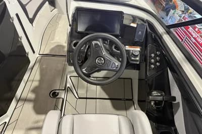 2025 Yamaha Boats 255XD 4