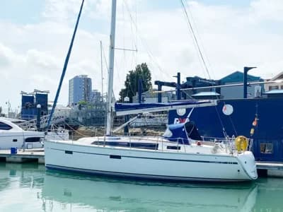 2015 Bavaria 37 Boat for Sale in Gosport 2