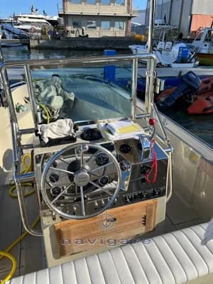 1993 Boston Whaler 230 Outrage Boat for Sale in Toscana 5