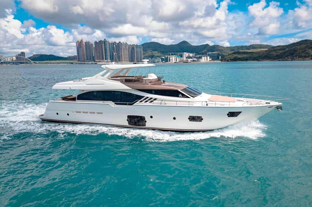Ferretti 870