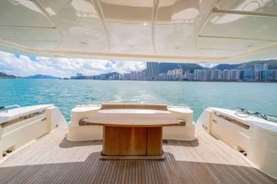 Ferretti 870 5