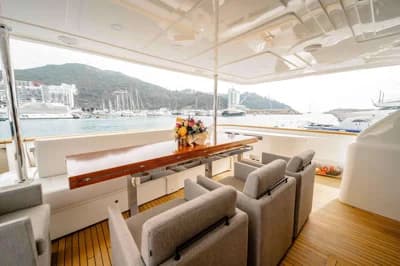 Ferretti Custom Line Navetta 28 2
