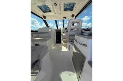 2023 Boston Whaler 345 Conquest 4