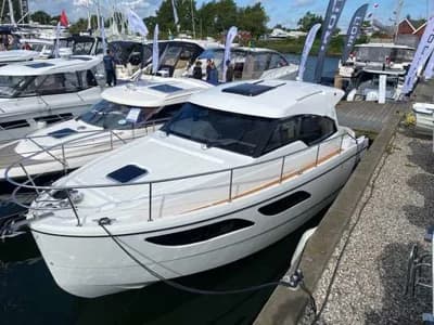 SPIRIT 31 HT OUTBOARD 2