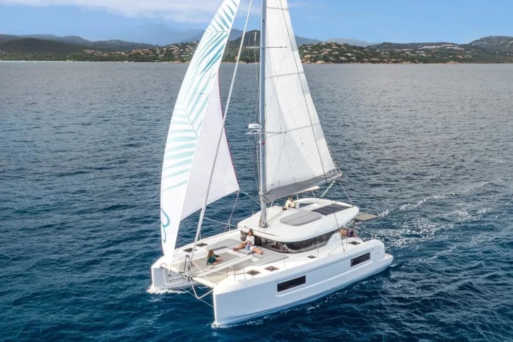 2027 Lagoon 38