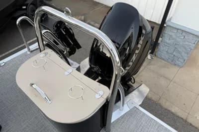 2026 Tahoe Pontoon Cascade Quad Lounger Shift Windshield 4