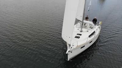 Beneteau Oceanis 35.1 2