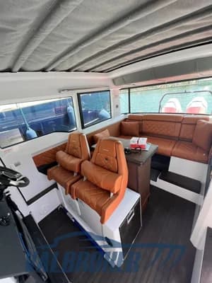 Axopar 37 XC Cross Cabin 4