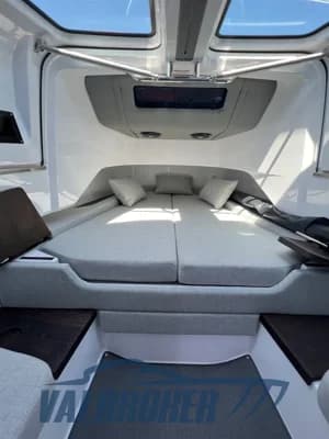 Axopar 37 XC Cross Cabin 5