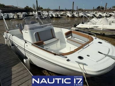 Bénéteau Flyer 8 Spacedeck V2 3