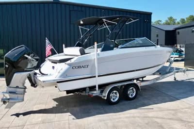 2023 Cobalt R4 Outboard 2