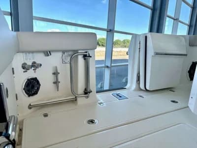 Boston Whaler Outrage 360 5
